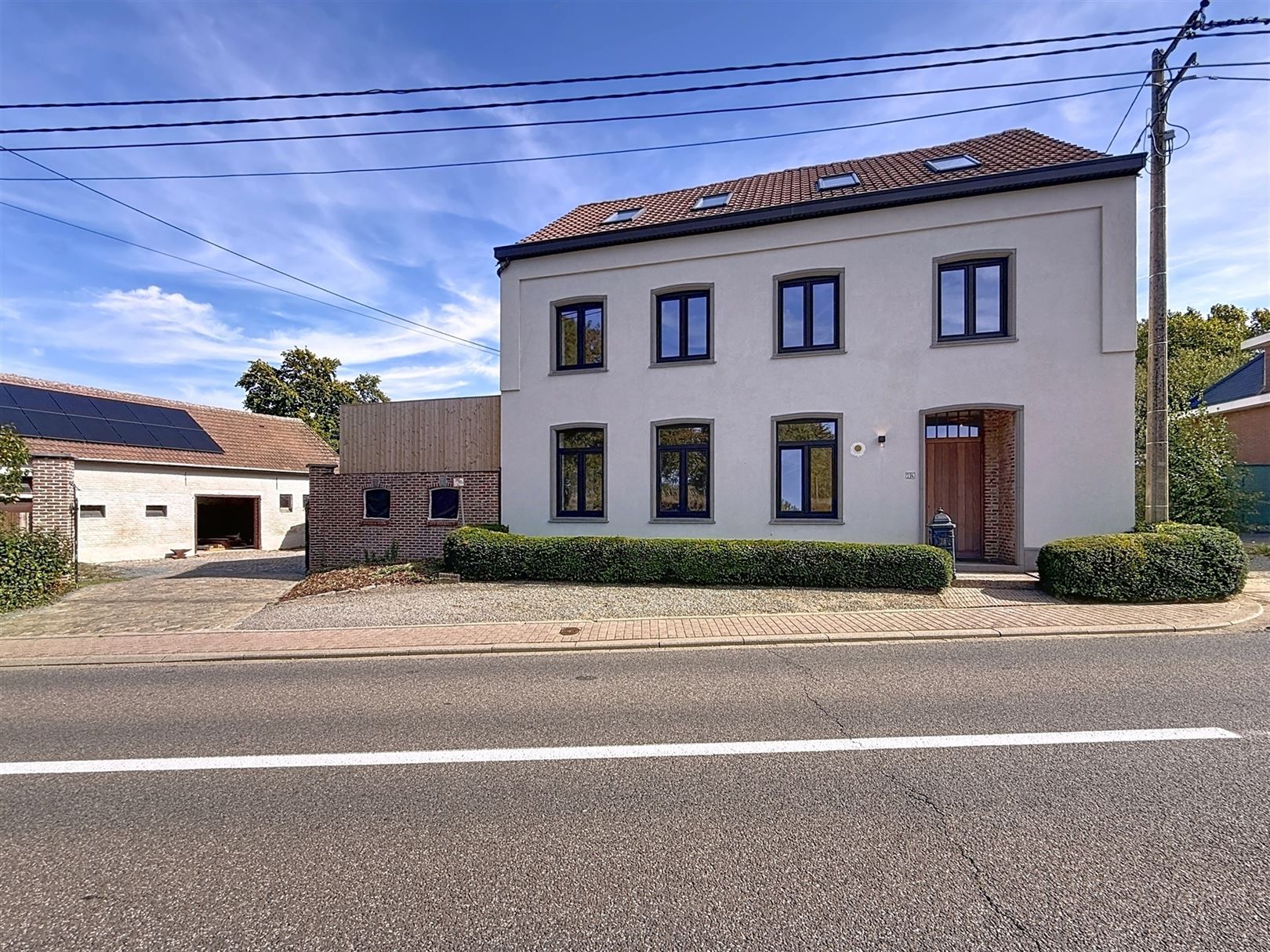Energiezuinige, volledig gerenoveerde hoeve met bijgebouwen, 7a 83ca foto 35