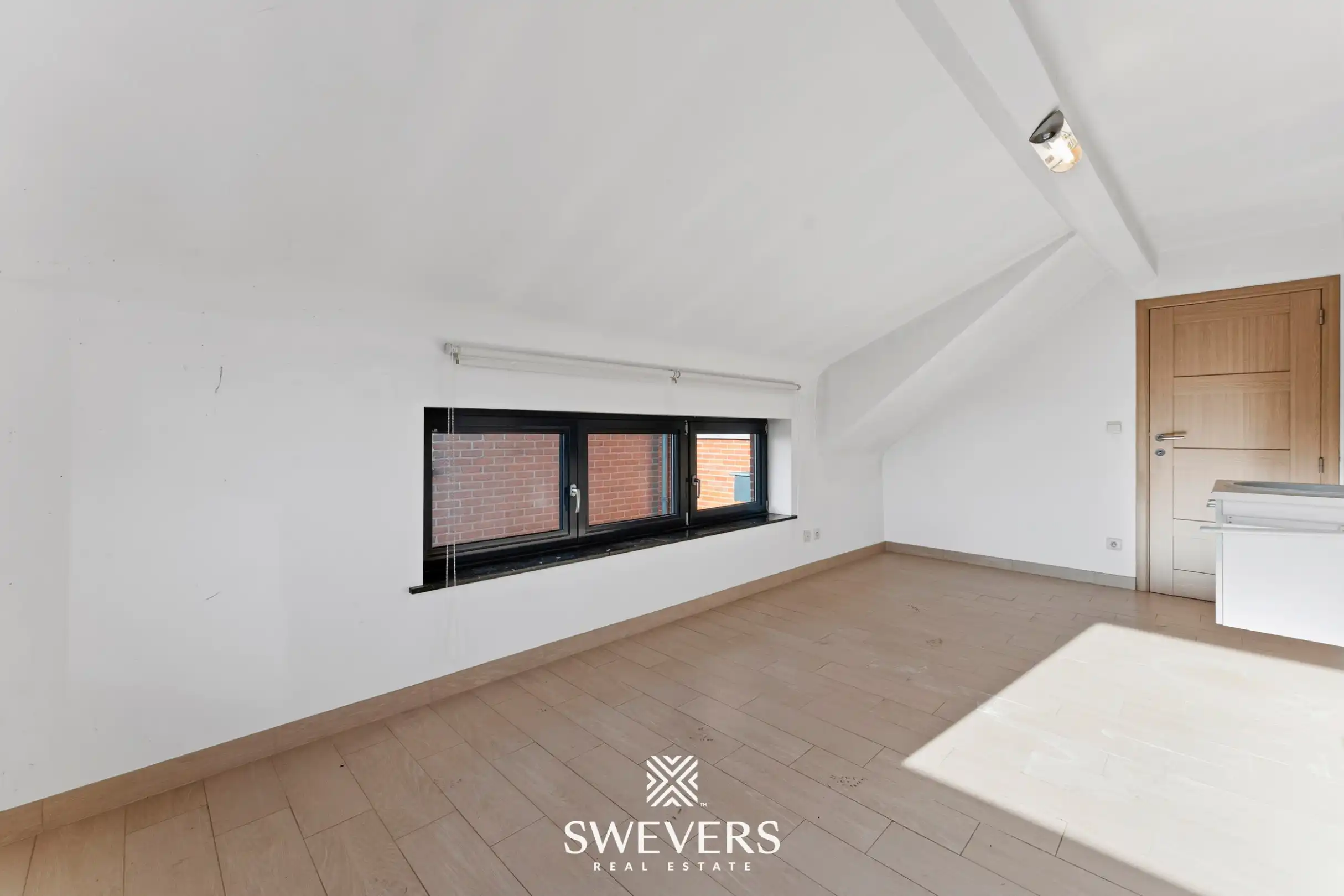 Verrassend ruime gezinswoning: 4 slaapkamers, garage, kelder & zolder foto 17