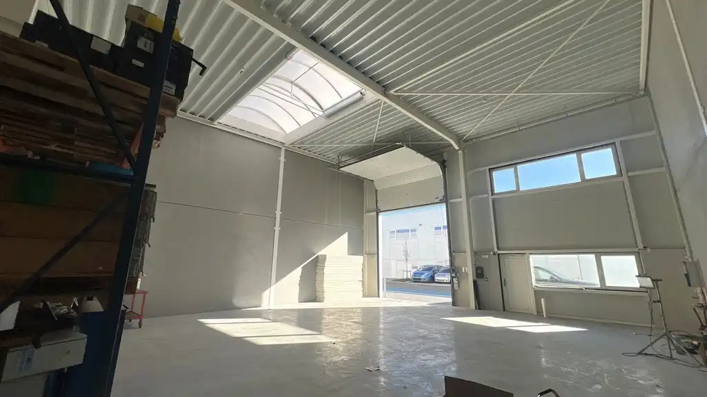 Nieuwbouw magazijn te koop vlakbij R4 in Evergem foto 6