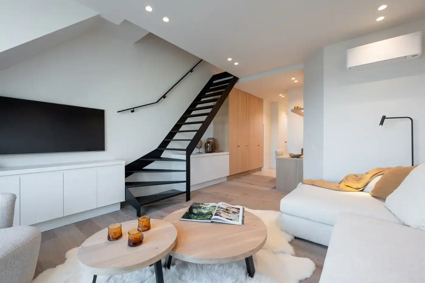 Nieuwbouw duplex/penthouse in hartje Zoute genietend van prachtige open zichten op de minigolf en zeezicht.  foto 4