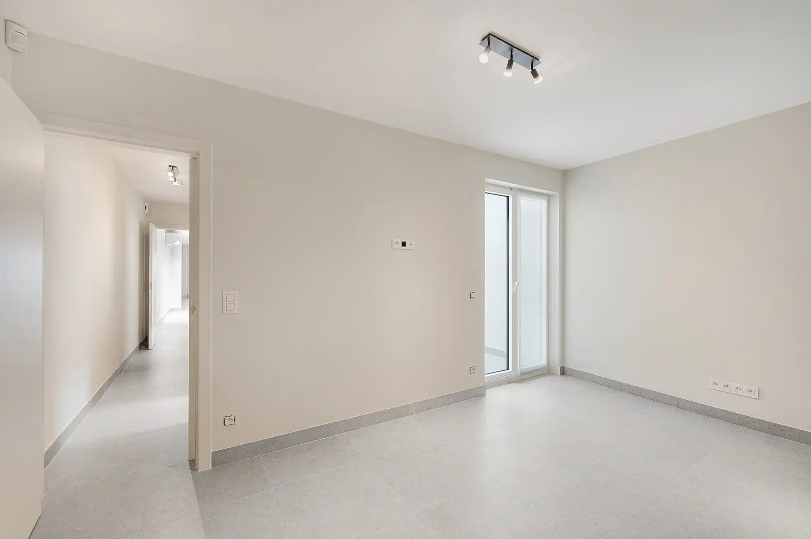 Instapklare handelsruimte op een toplocatie aan de Zeedijk van Knokke. foto 17