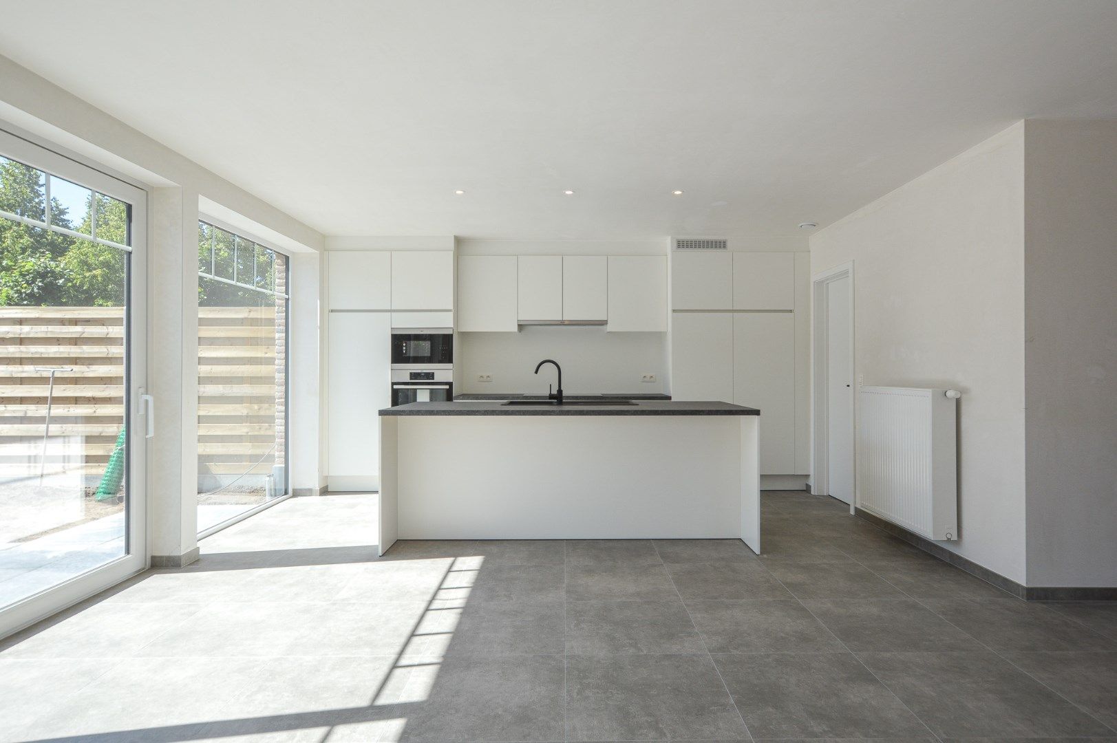 Halfopen nieuwbouwwoning te huur in Roksem.  foto 3