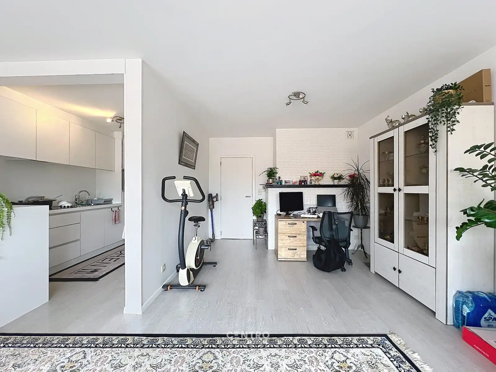 INSTAPKLAAR appartement (77m ²) met 2 SLK, GARAGE (moto's, fietsen,...) en ideale ligging in Roeselare - Perfect voor comfortabel wonen of als OPBRENGSTEIGENDOM ! foto 7