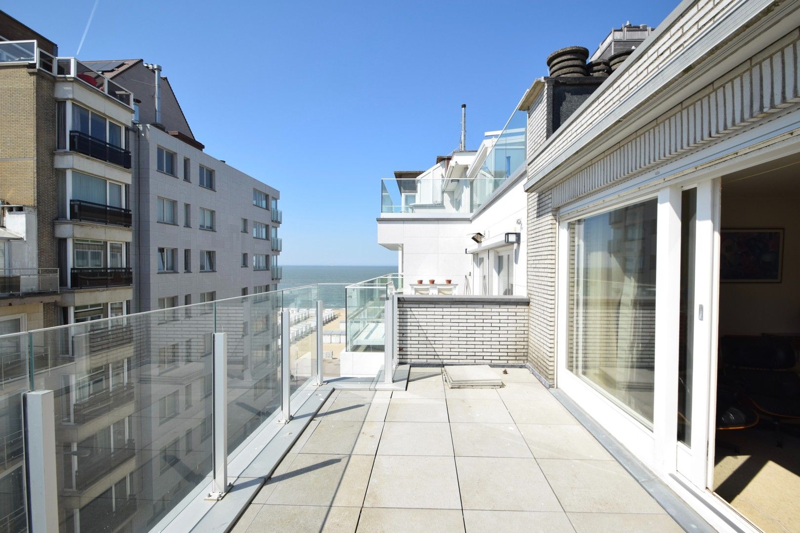 Lichtrijk appartement op een topligging met zijdelings zeezicht, vlakbij het Driehoeksplein. foto 8
