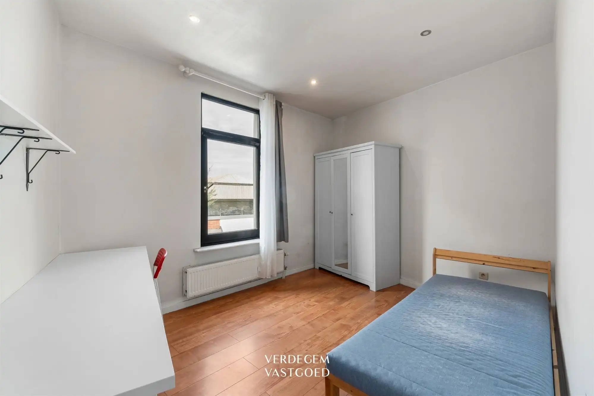 Instapklare woning met grote leefruimte en vier slaapkamers foto 10