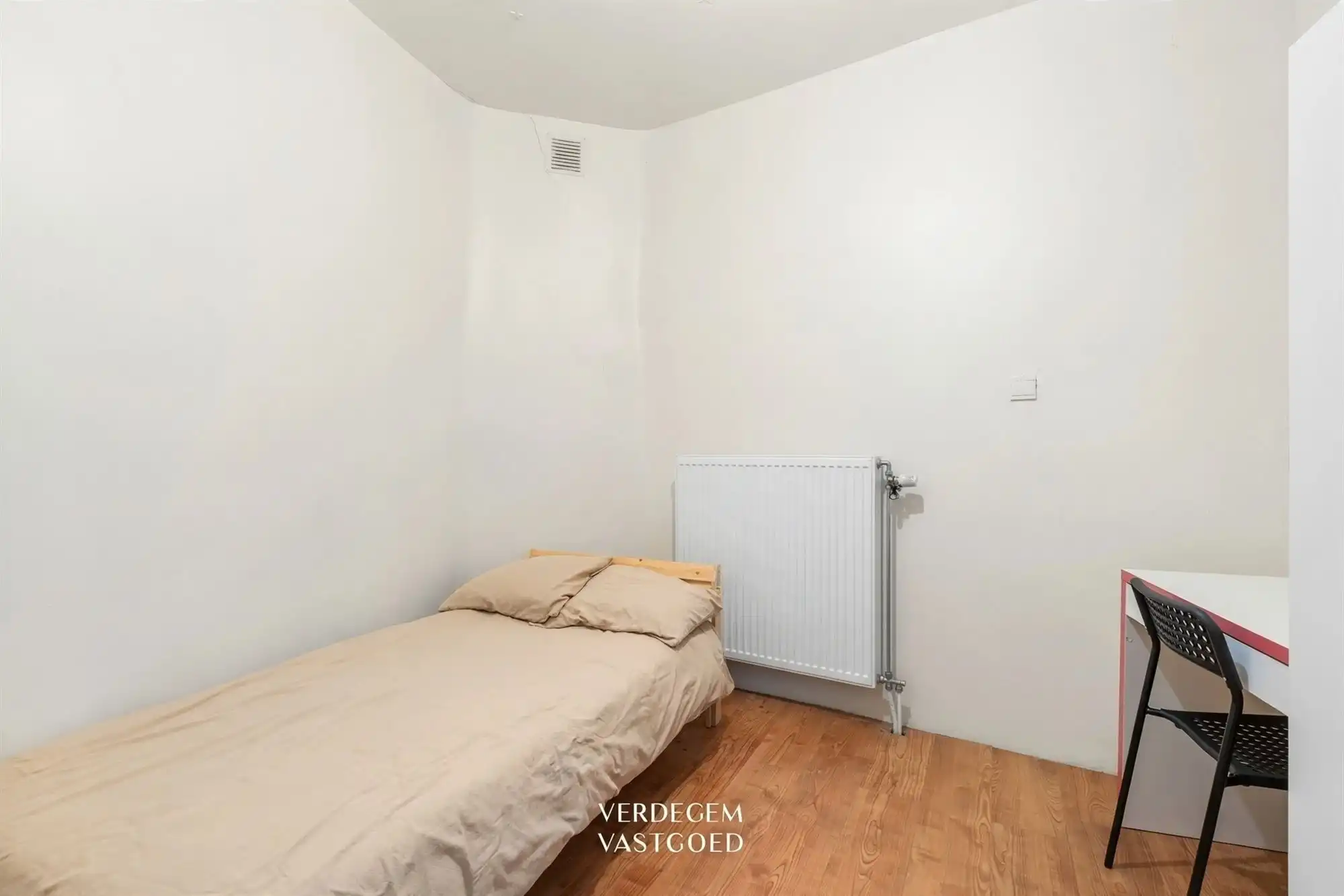Instapklare woning met grote leefruimte en vier slaapkamers foto 10