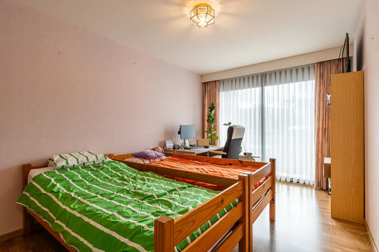 Prachtig en ruim hoekappartement in een rustige residentie nabij de Markt van Eeklo! foto 14