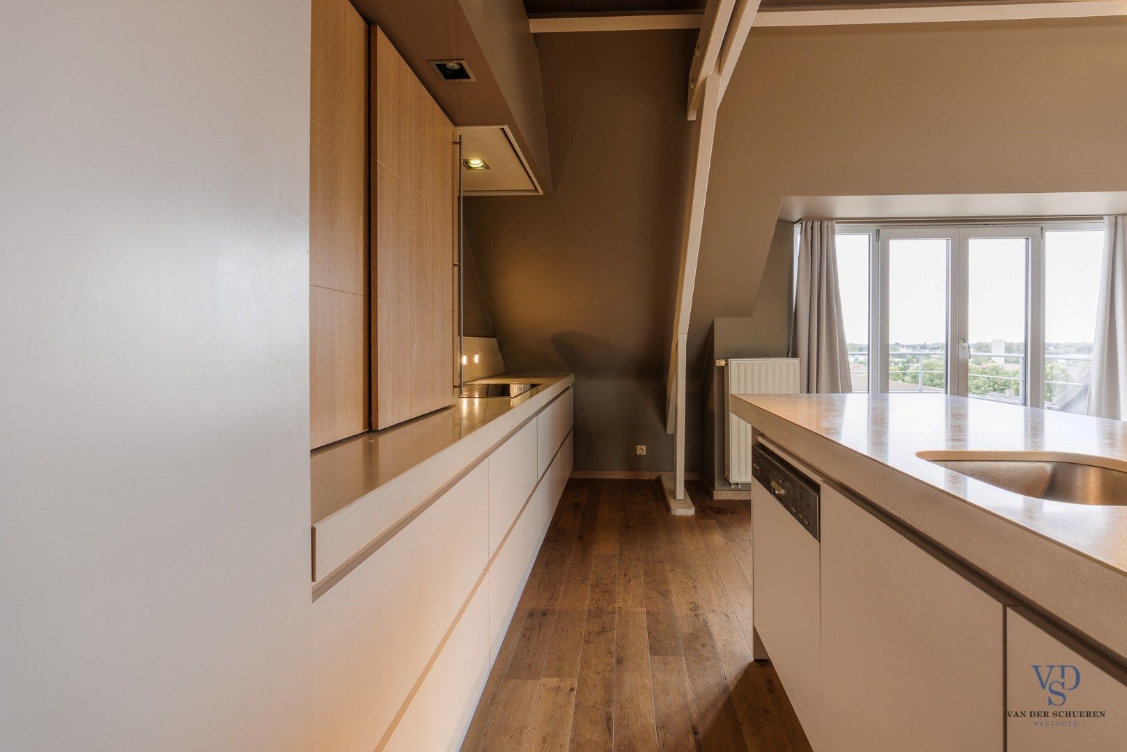 Ruim en stijlvol duplex appartement met twee terrassen foto 6