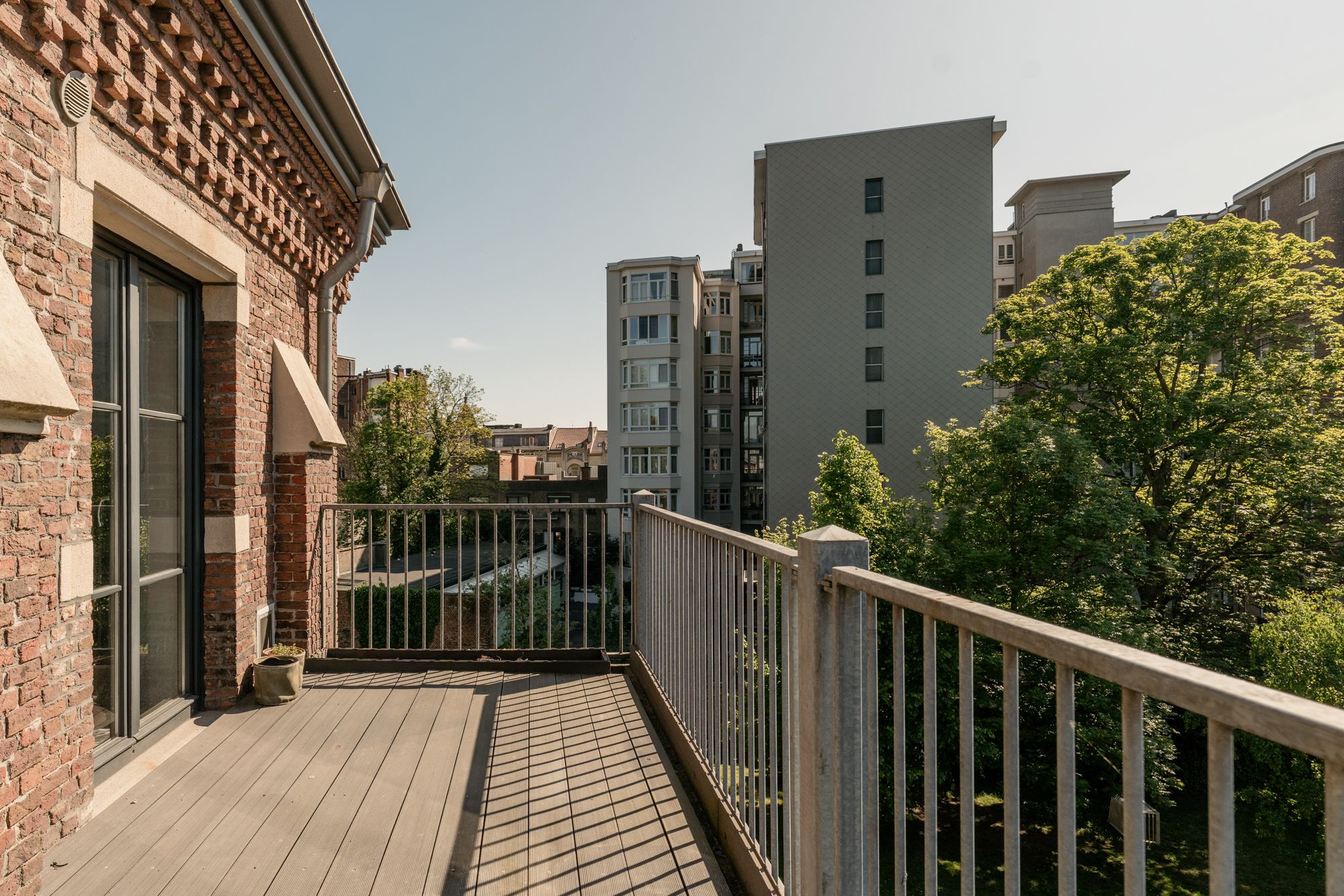 Eigen voordeur en 2 verdiepingen: appartement dat aanvoelt als een woning aan het populaire Professor Claraplein foto 4