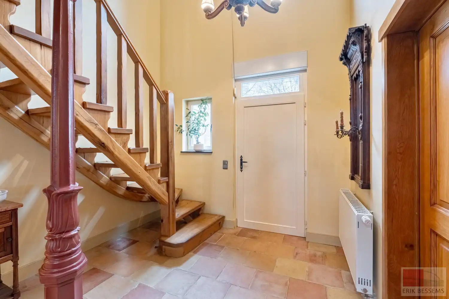 Landhuis met vrij uitzicht, &nbsp;5 slaapkamers, 2 badkamers, woonkamer, eetkamer/keuken. Woonopp. 277m2 gebruiksopp. 441m2, Perceelopp. 4170m2 foto 2