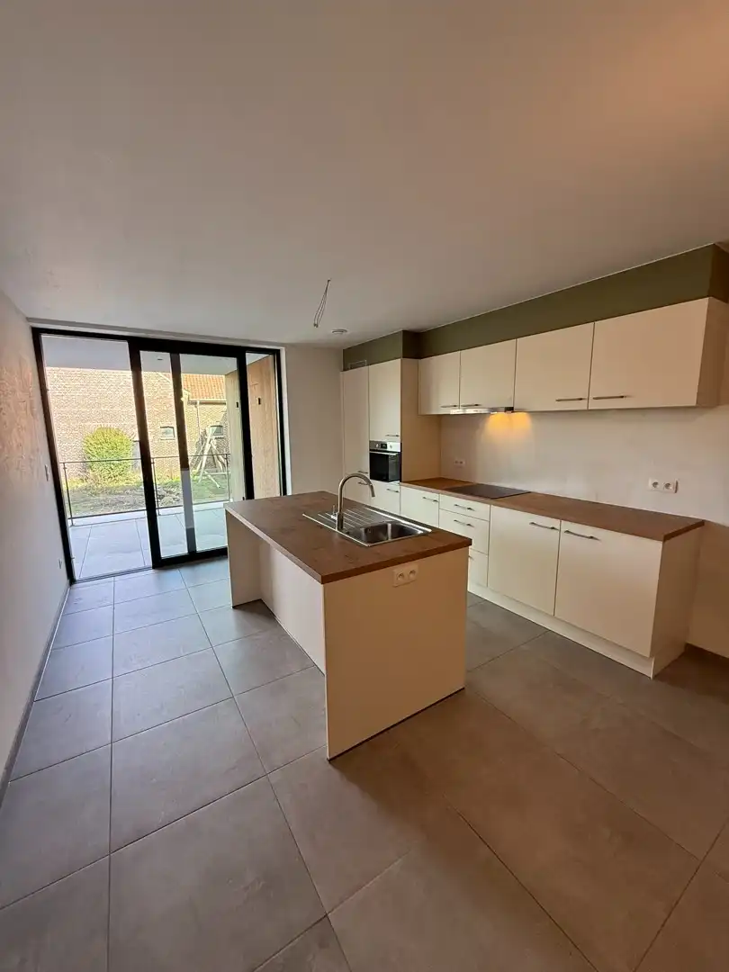 Instapklaar en energiezuinig gelijkvloers appartement met 1 slaapkamer en ruim terras te Riemst. foto 4