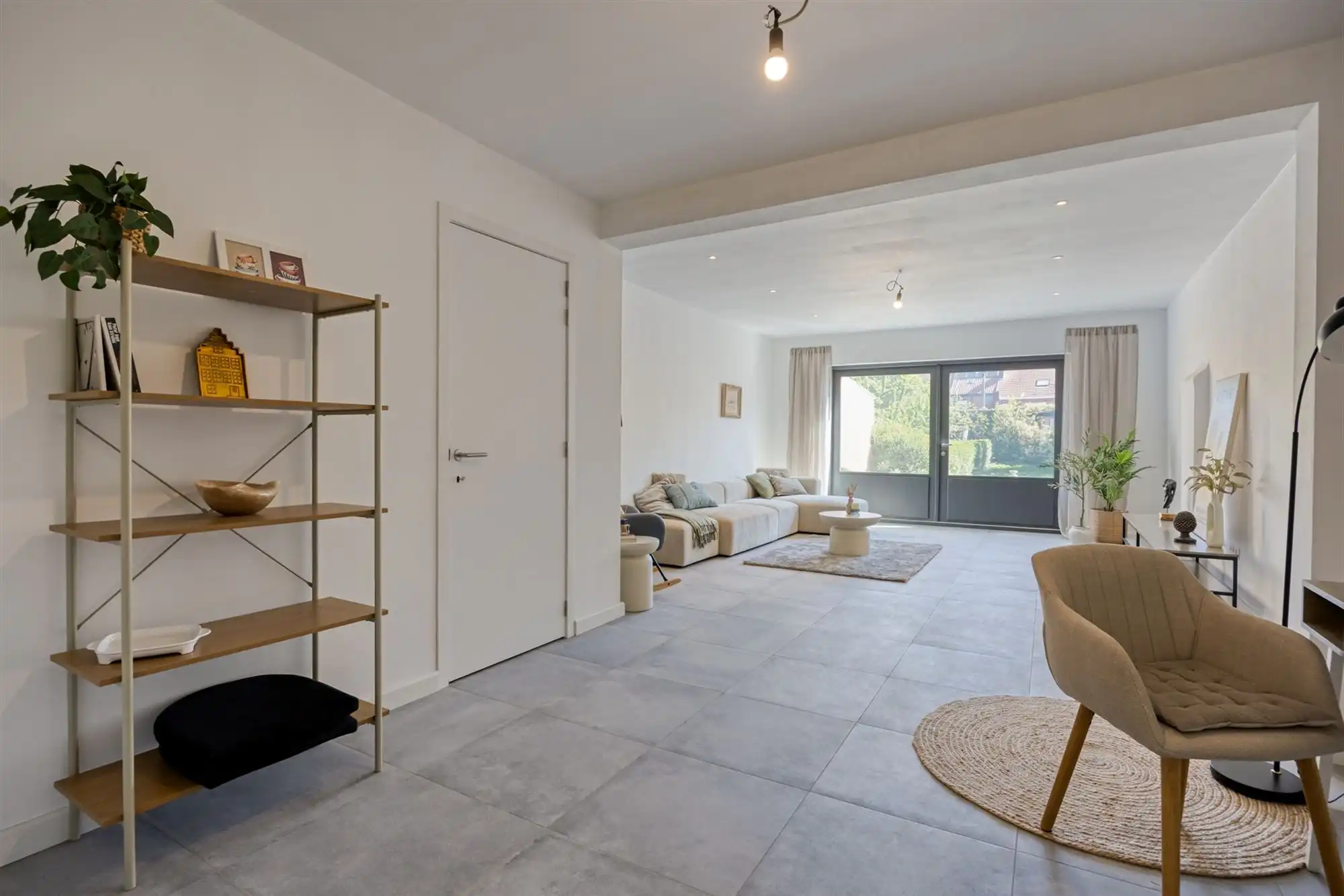 Volledig vernieuwde woning met 4 grote slaapkamers en tuin foto 7