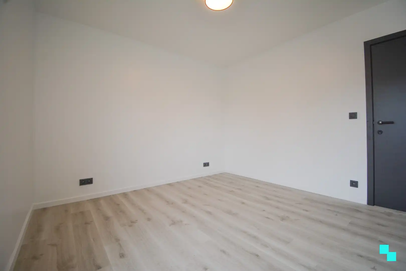 Instapklaar gelijkvloers appartement met garage te Roeselare foto 10