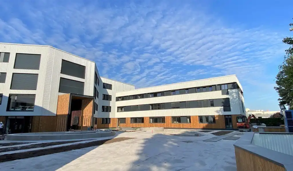 Vernieuwde kantoren te huur op toplocatie in Zwijnaarde foto 2