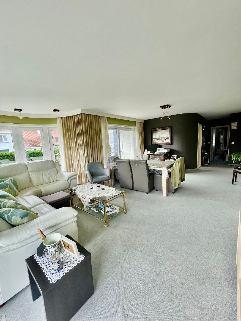 Ruim en rustig  gelegen villa-appartement met 2 slaapkamers en 3 terrassen - een unieke kans! foto 5