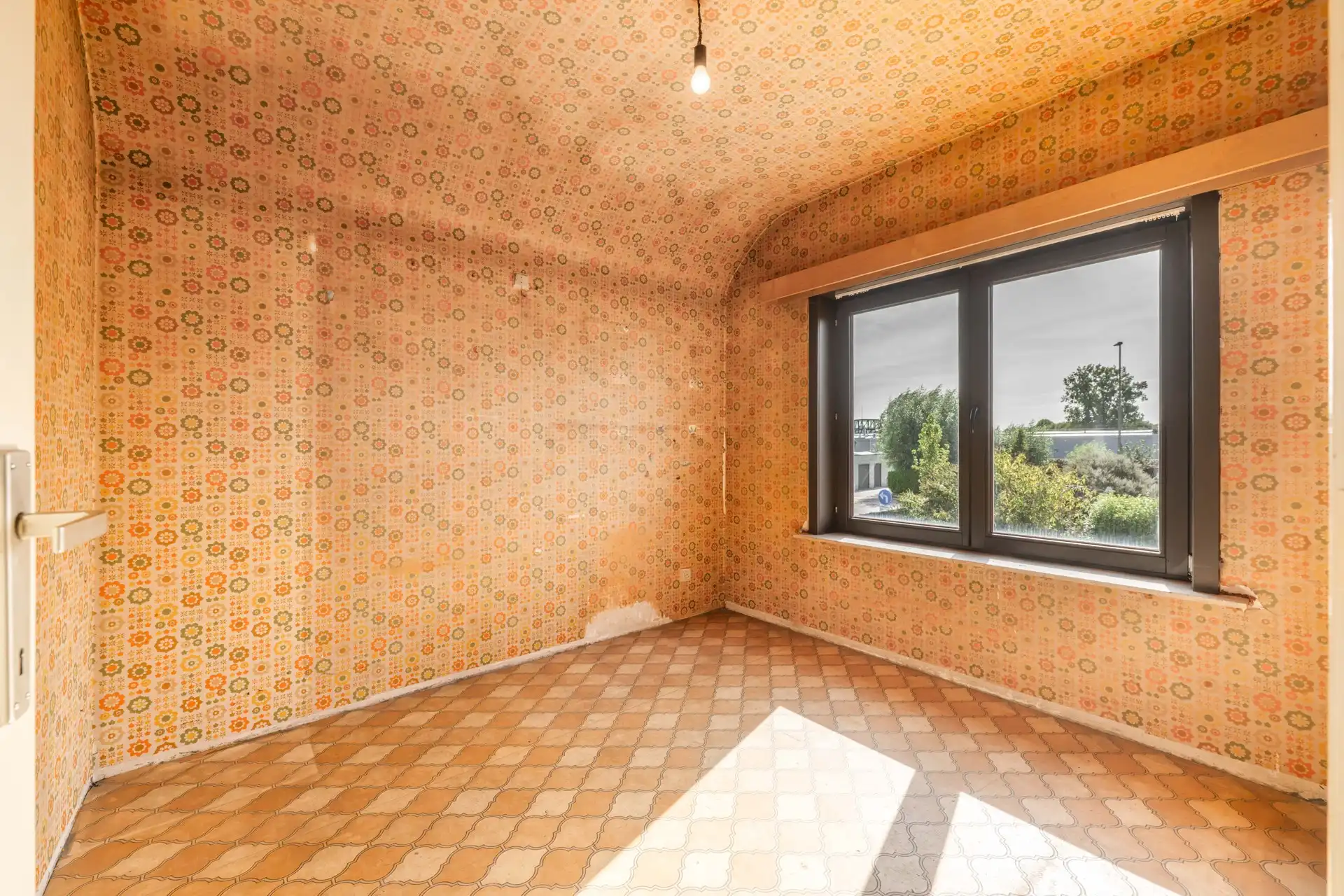 Te renoveren halfopen woning met 3 slaapkamers én zuidwestgerichte tuin met een aparte garage en aansluitende berging in een rustige tuinwijk te koop in Zulte. foto 15