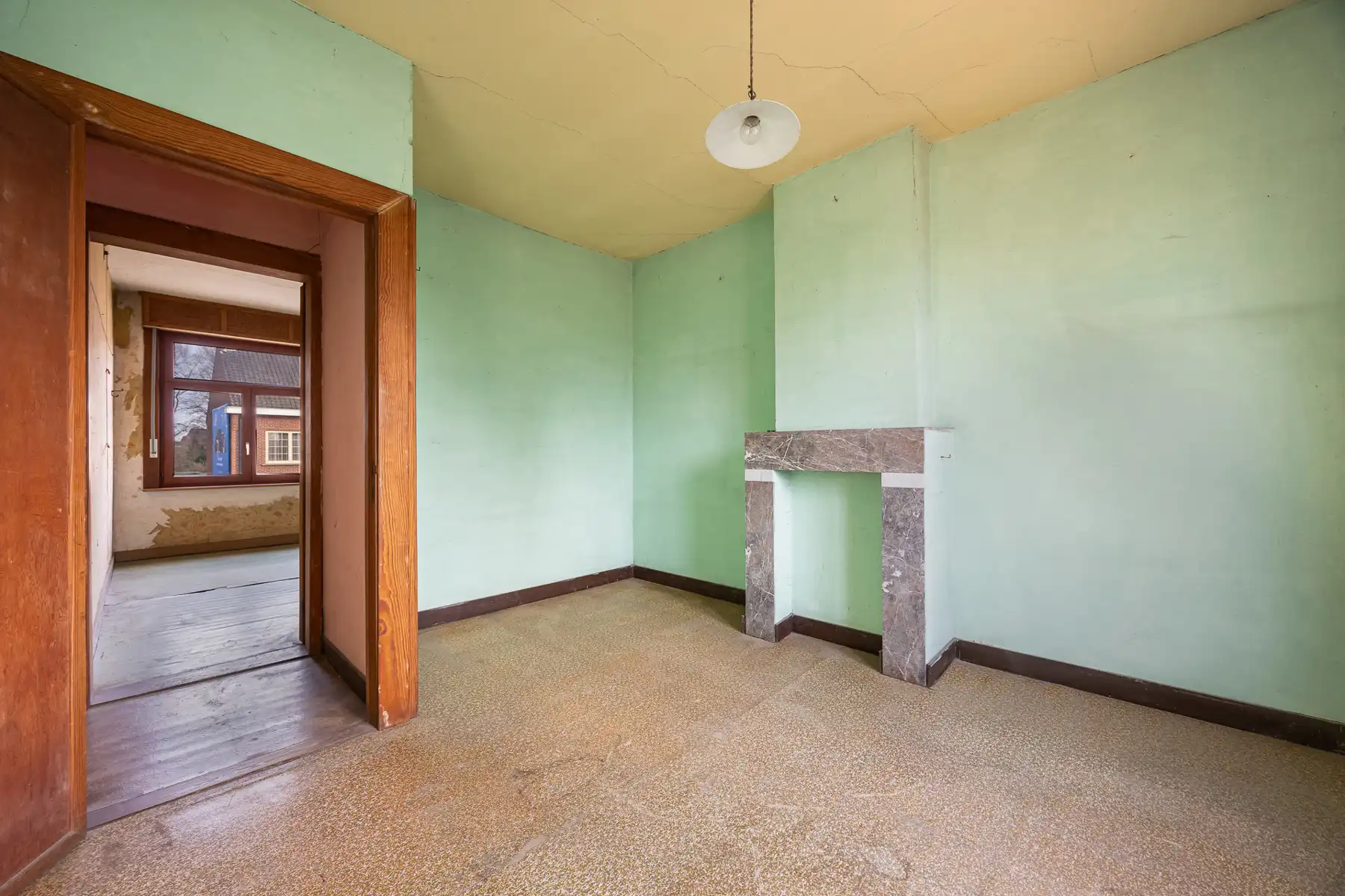 Te renoveren halfopen bebouwing met 3 slaapkamers in het centrum van Merksplas.  foto 9