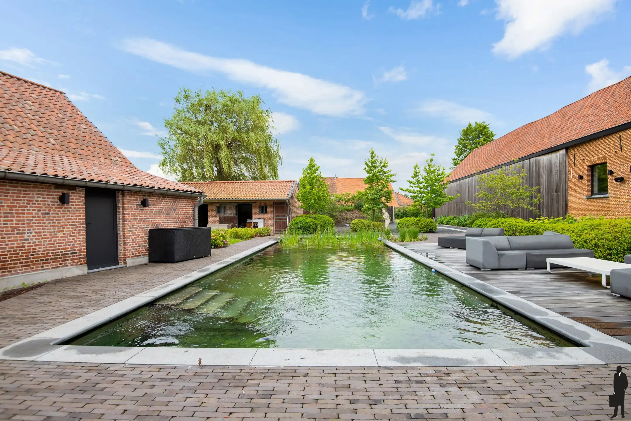 Gerenoveerde BEN hoeve in agrarisch beschermd gebied te Hove foto {{pictureIndex}}