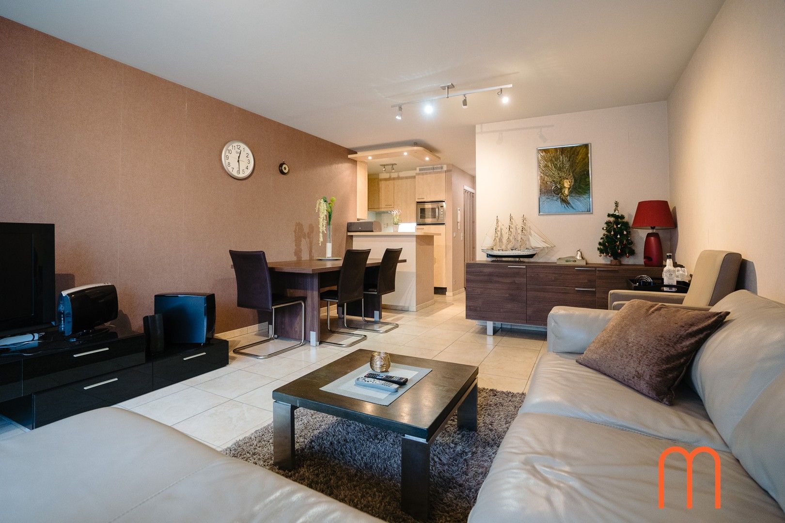 Aangenaam 1-slaapkamer appartement in de prestigieuze Residentie “Commodore”. foto {{pictureIndex}}
