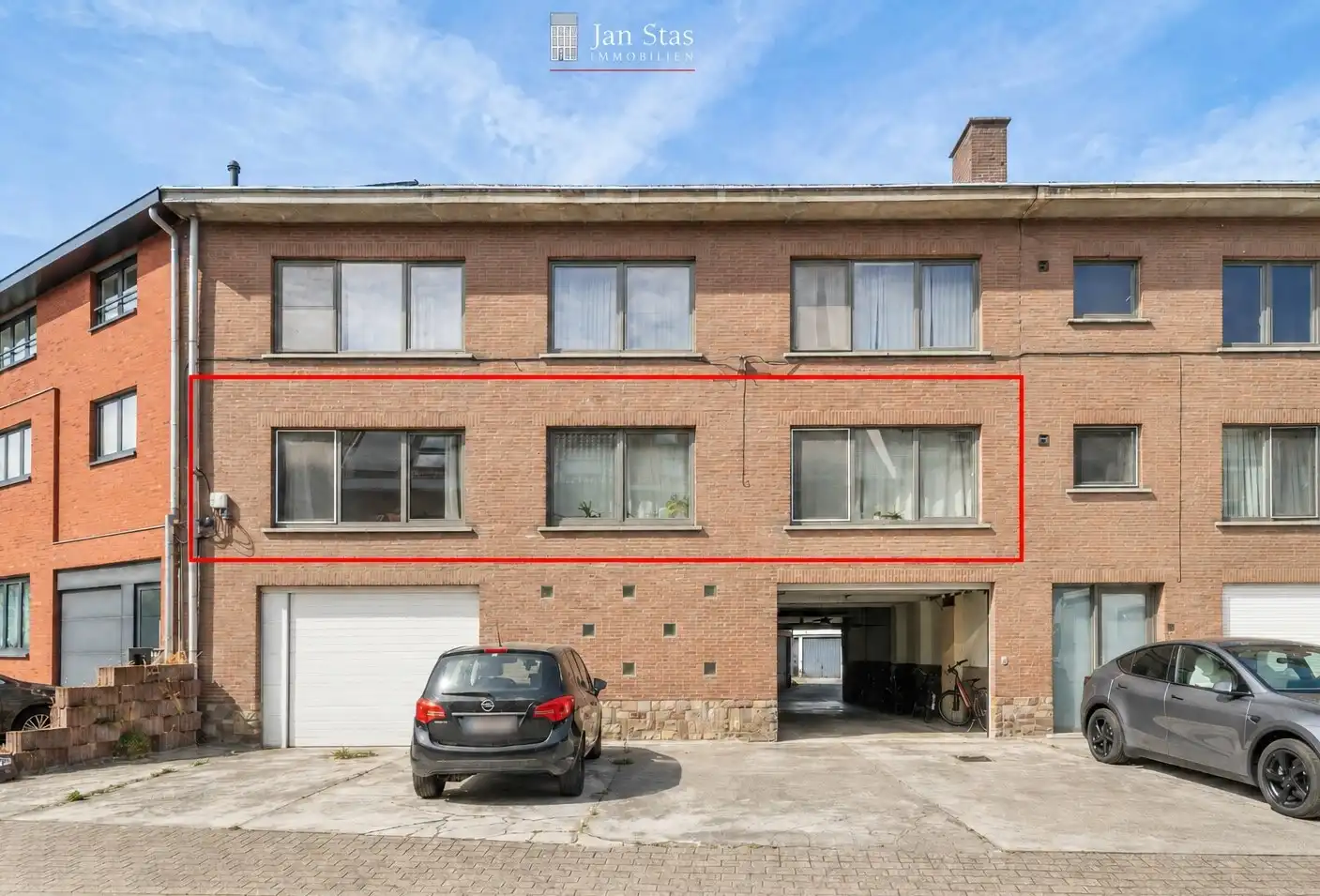 Instapklaar en ruim appartement met 2 slaapkamers en 3 garageboxen nabij de Keizersberg te Leuven ! foto 2