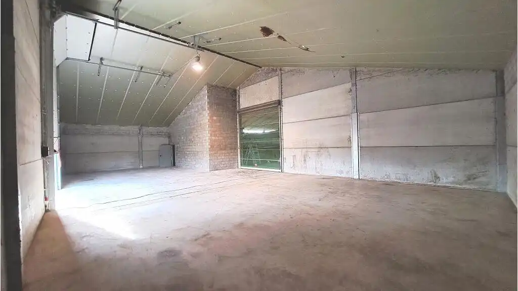 Opslagplaats ( 500 m² ) te huur in Uitkerke - Blankenberge foto {{pictureIndex}}