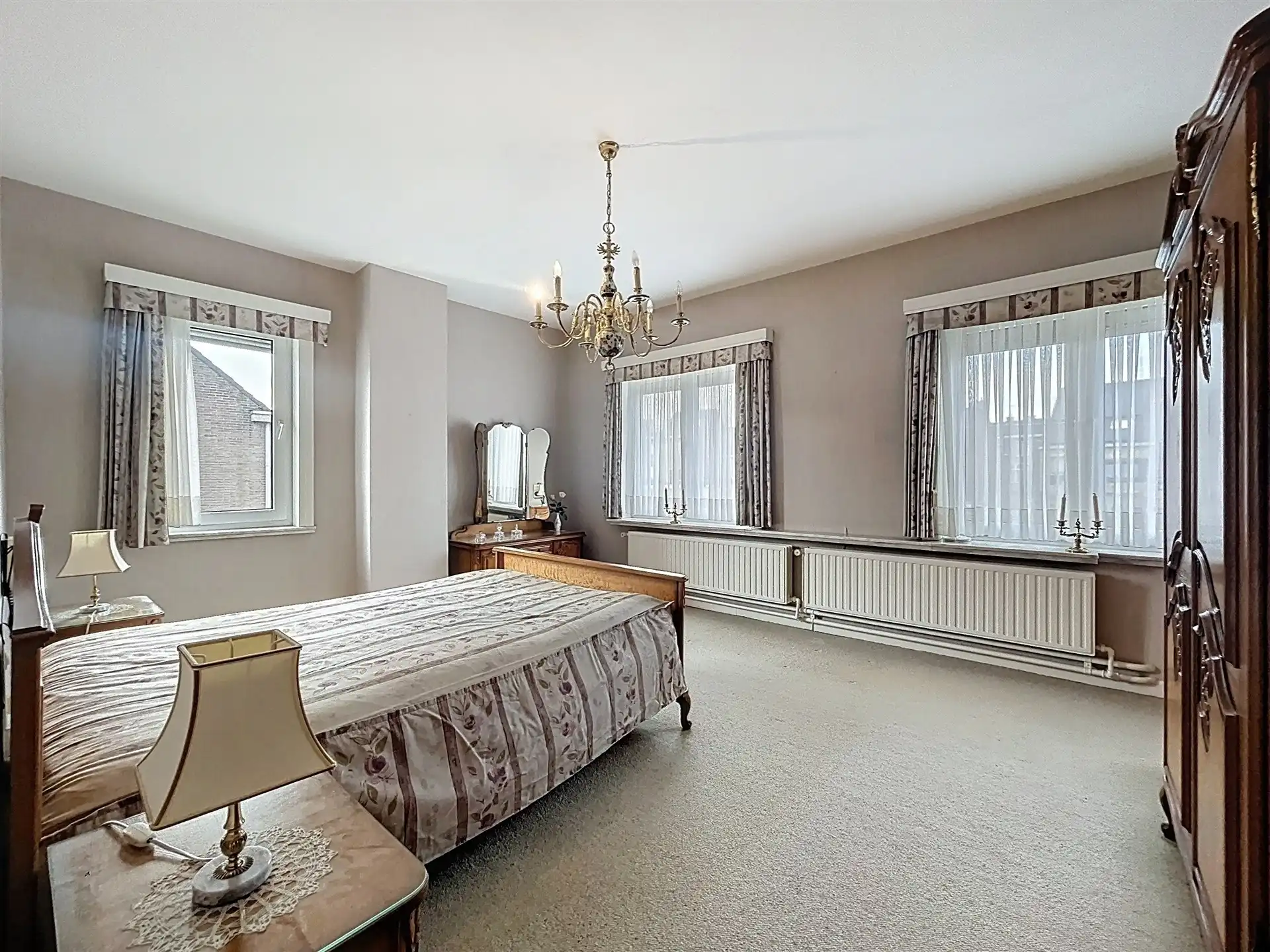 Ruime halfopen bebouwing met garage op perceel van 420m² foto 9