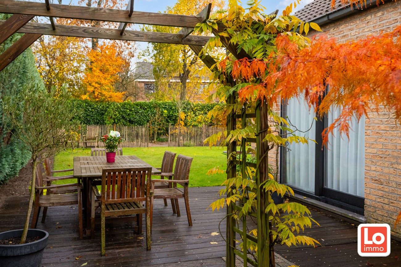 IN OPTIE!! Degelijke goed onderhouden gelijkvloerse woning met inpandige garage op een toplocatie nabij het centrum van Lochristi. foto 5