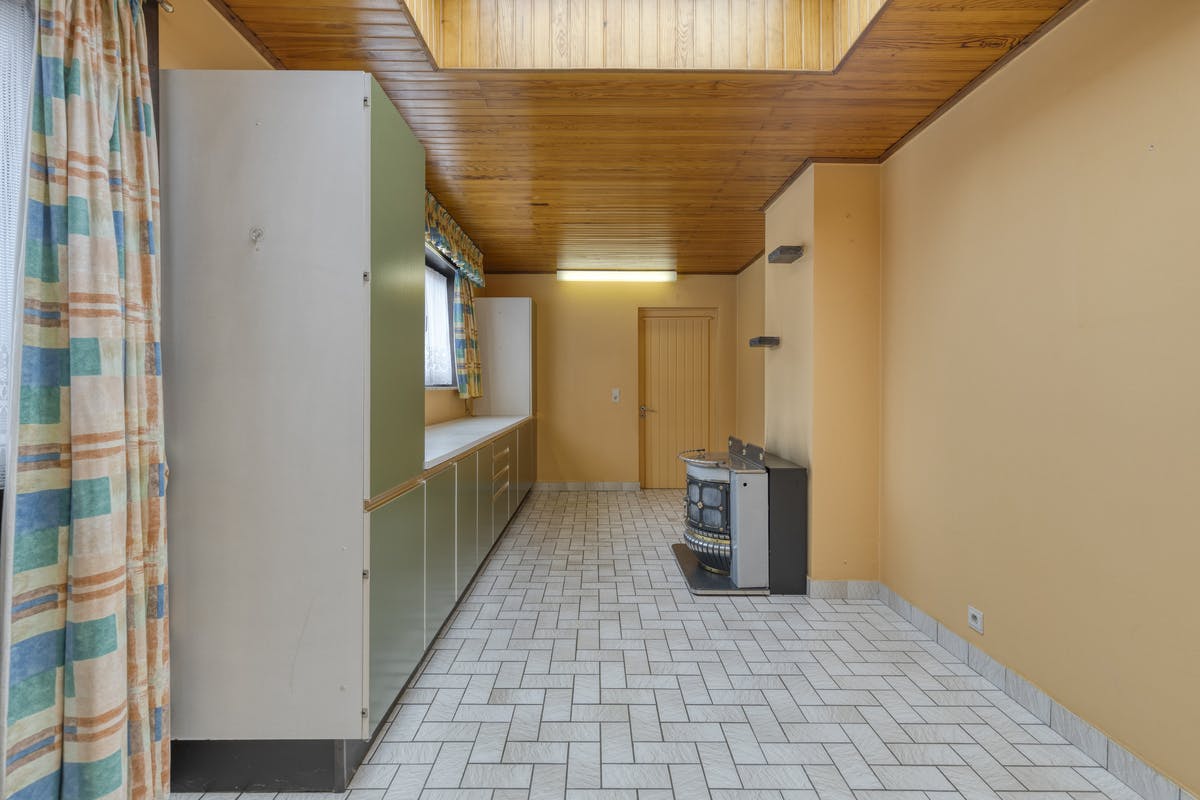 Verzorgde woning met 3 slaapkamers te koop in Harelbeke! foto 5
