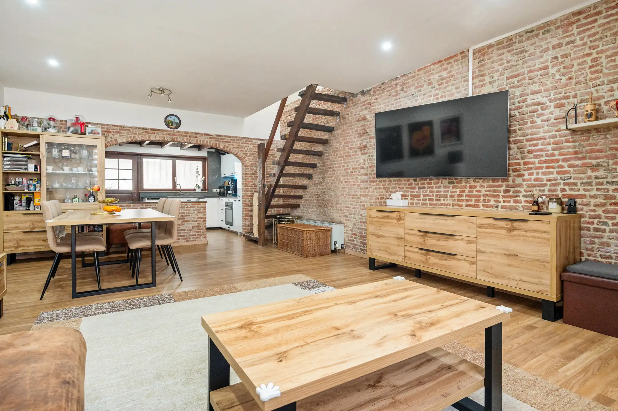 Instapklare rijwoning in het centrum van 's Gravenwezel. foto 8