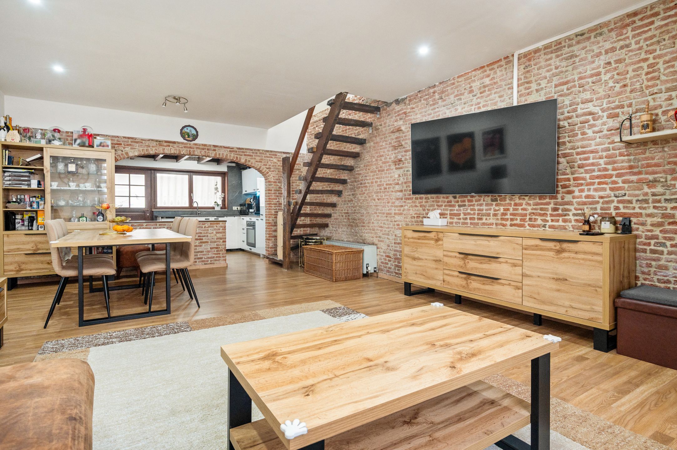 Instapklare rijwoning in het centrum van 's Gravenwezel. foto 8