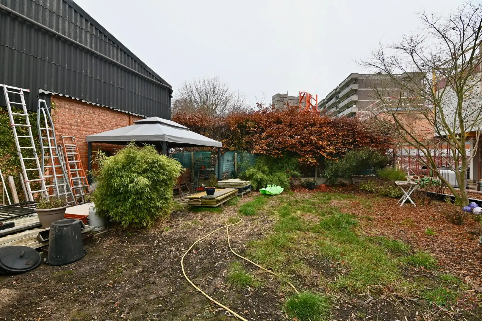 Instapklare woning in hartje Sint-Truiden met dubbele garage en stadstuin foto 16