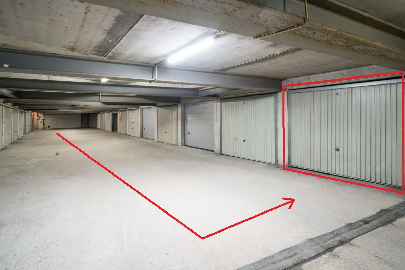 Ondergrondse, gemakkelijk bereikbare garage foto 5