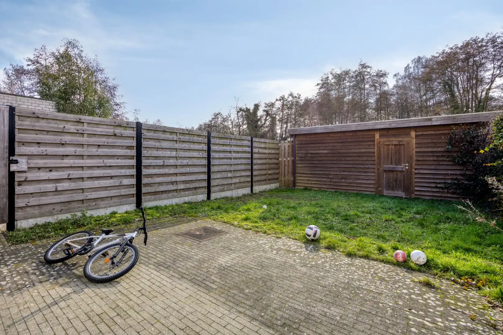 Kleinschalig appartementsgebouw bestaande uit 4 appartementen + 4 carports. foto 12