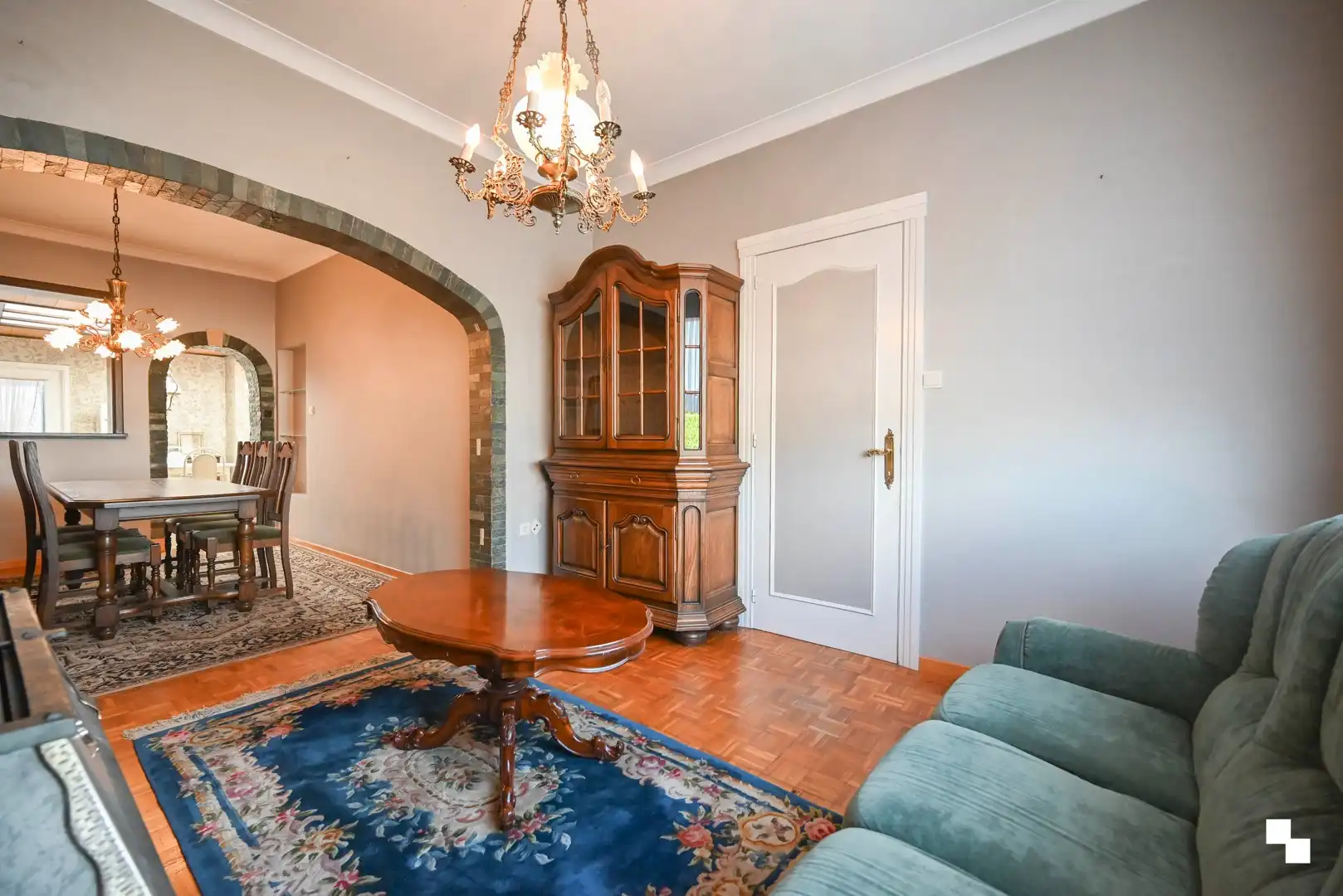 Te renoveren woning met dubbele garage in Oostrozebeke foto 4
