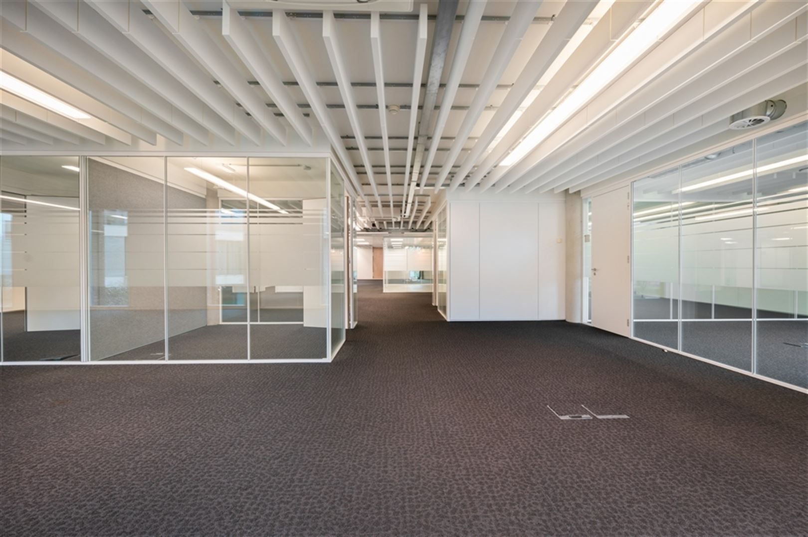 Kantoorgebouw foto 13