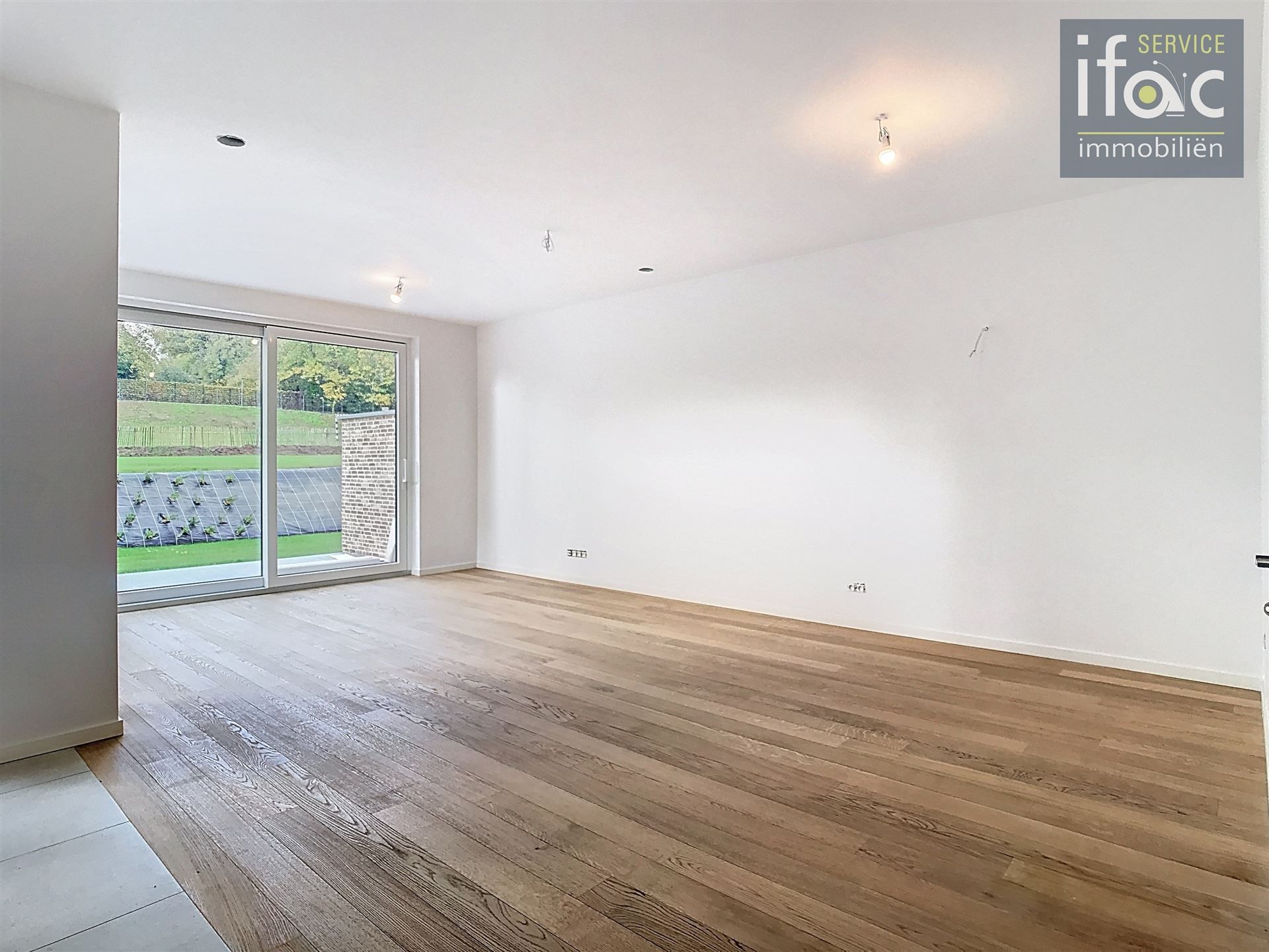 Nieuwbouwwoning met 4 slaapkamers, 2 badkamers en tuin. foto 8