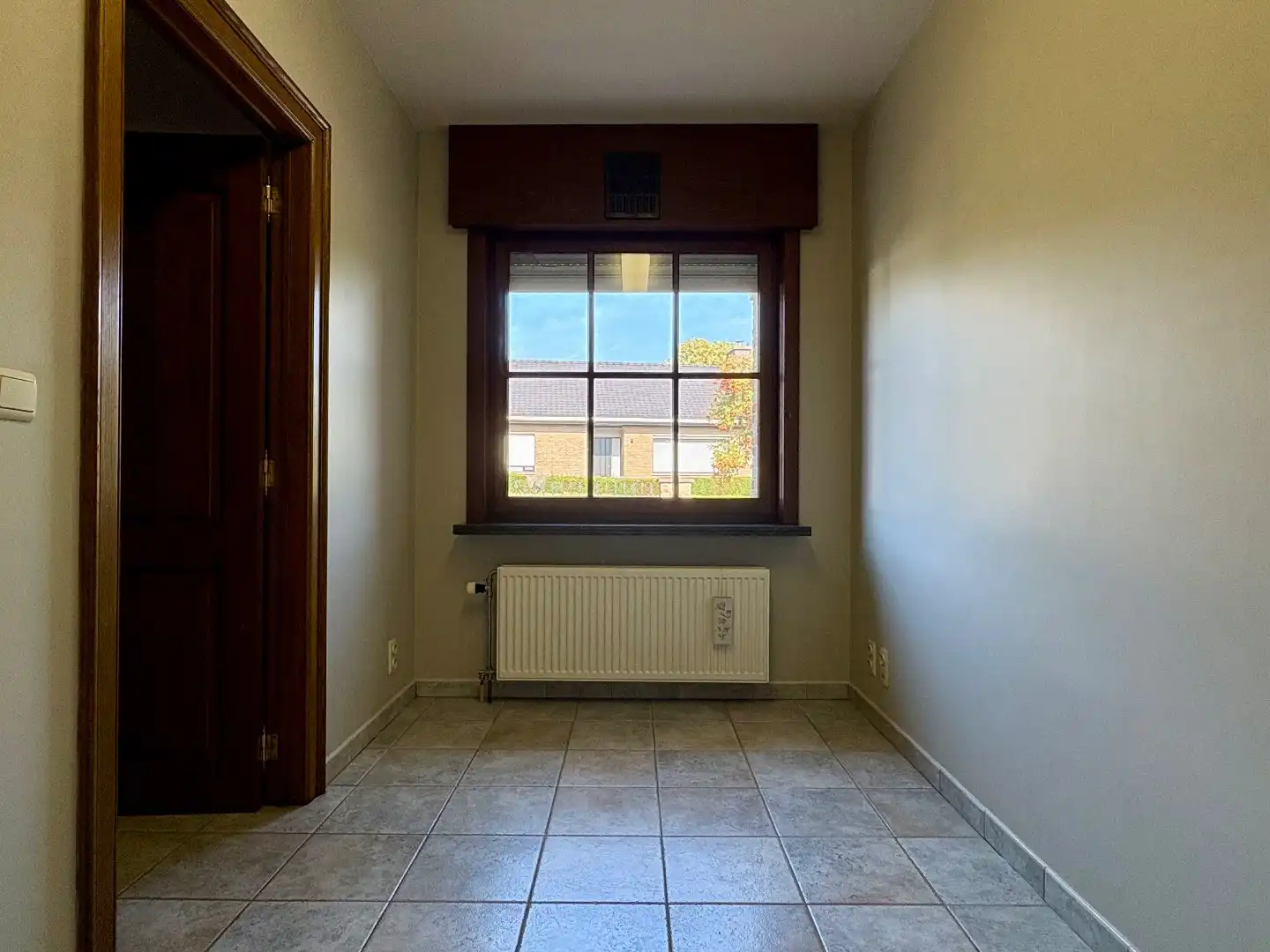 Alleenstaande woning met 3 slaapkamers en dubbele garage te huur in Oostrozebeke foto 15