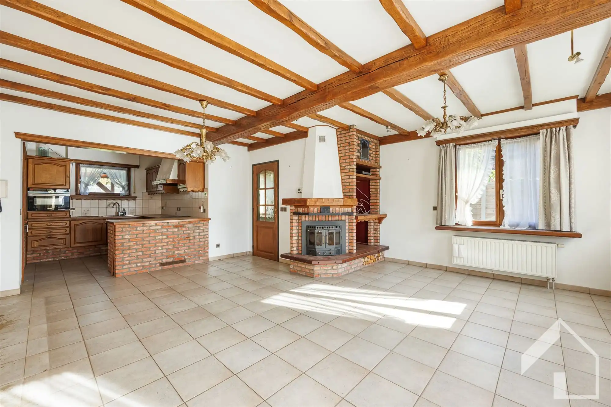 Te renoveren landhuis + achterliggend weiland foto 4