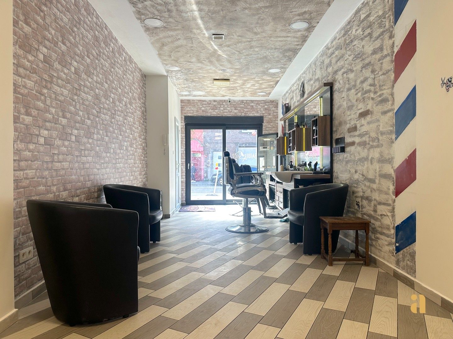 Woning met praktijkruimte of plek voor 2 gezinnen foto 3