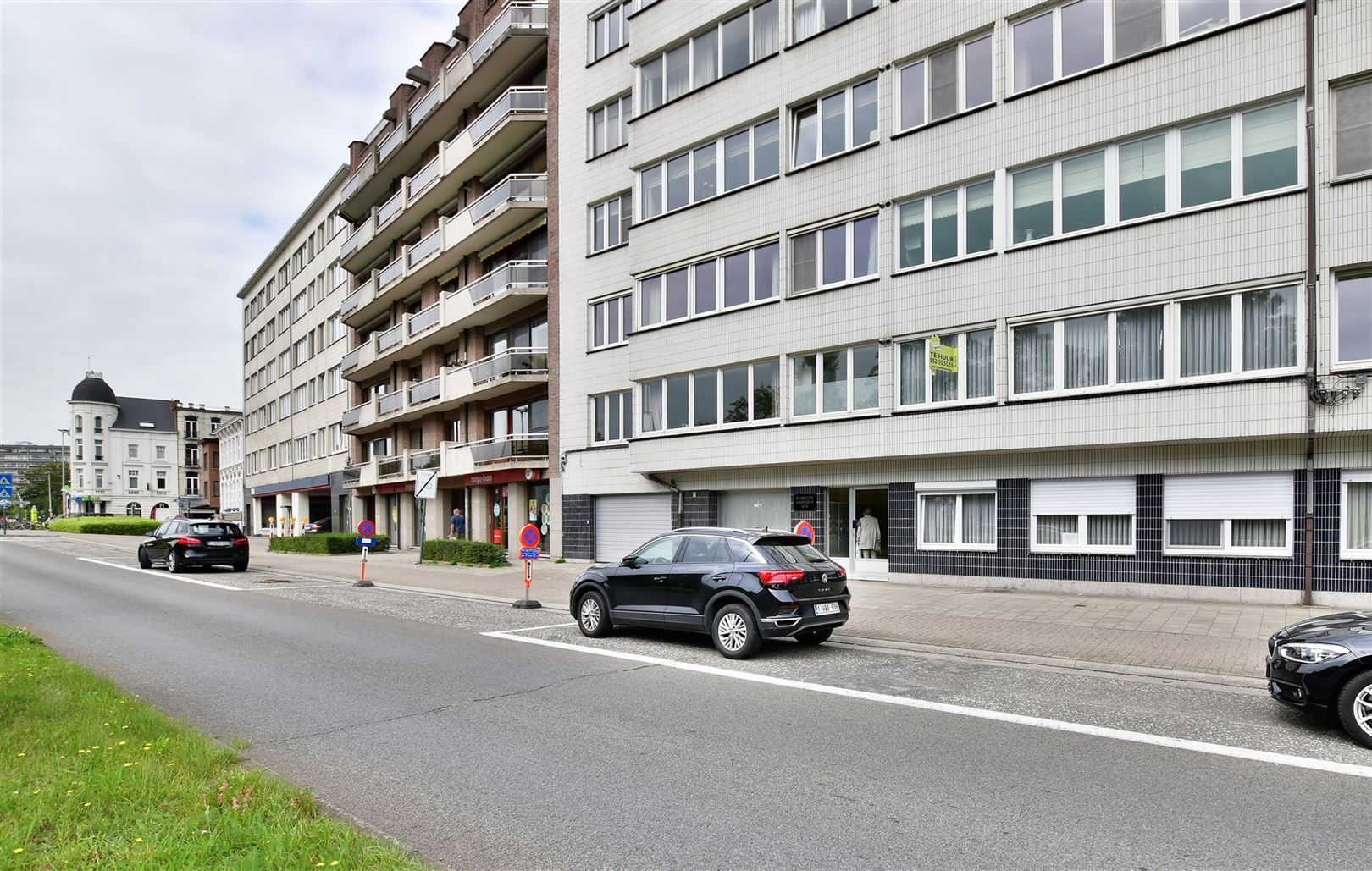Ruim appartement met uniek zicht op stadspark en Brusselse Poort foto {{pictureIndex}}