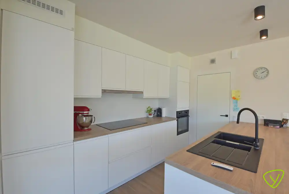Prachtig afgewerkte woning te huur op een rustige locatie net buiten het centrum van Eeklo foto 6