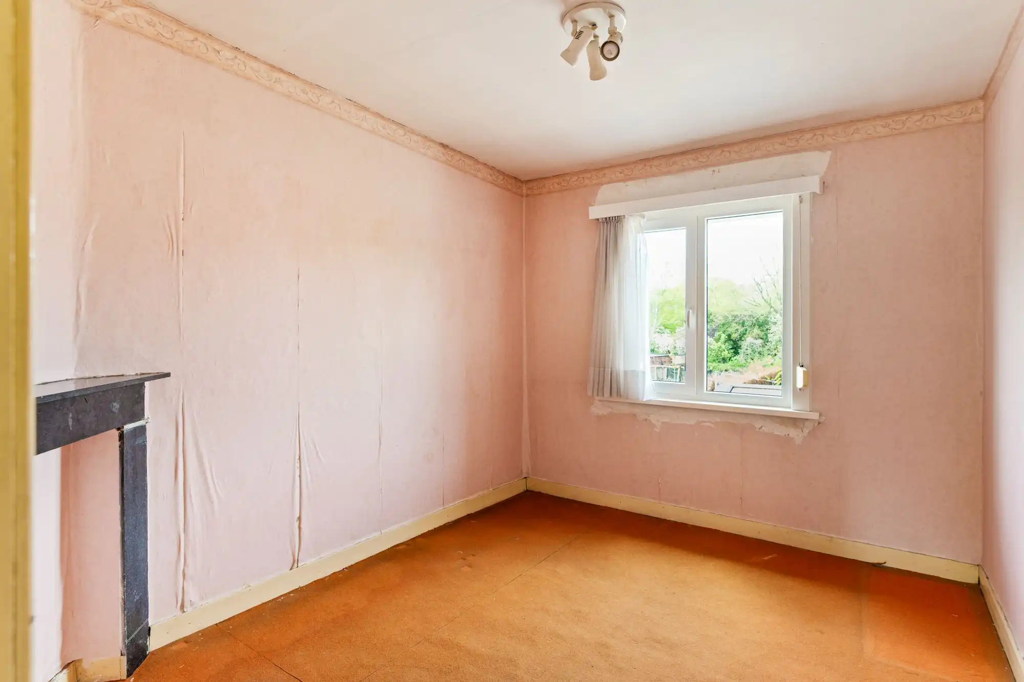 Te renoveren gezinswoning met leuke tuin en 2 garages op topligging in Brasschaat! foto 22