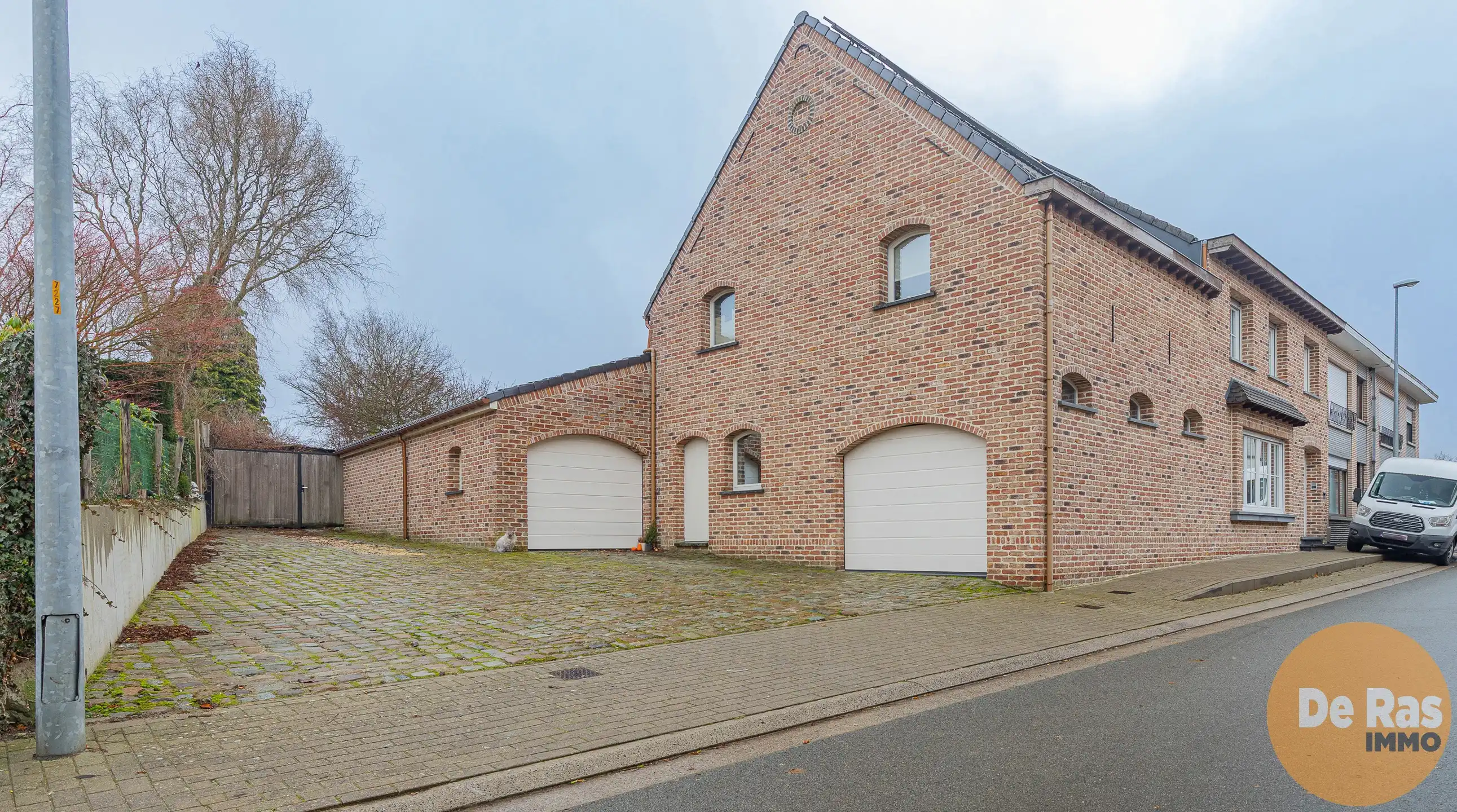 ASPELARE - Perfect instapklare woning op een rustige locatie foto {{pictureIndex}}