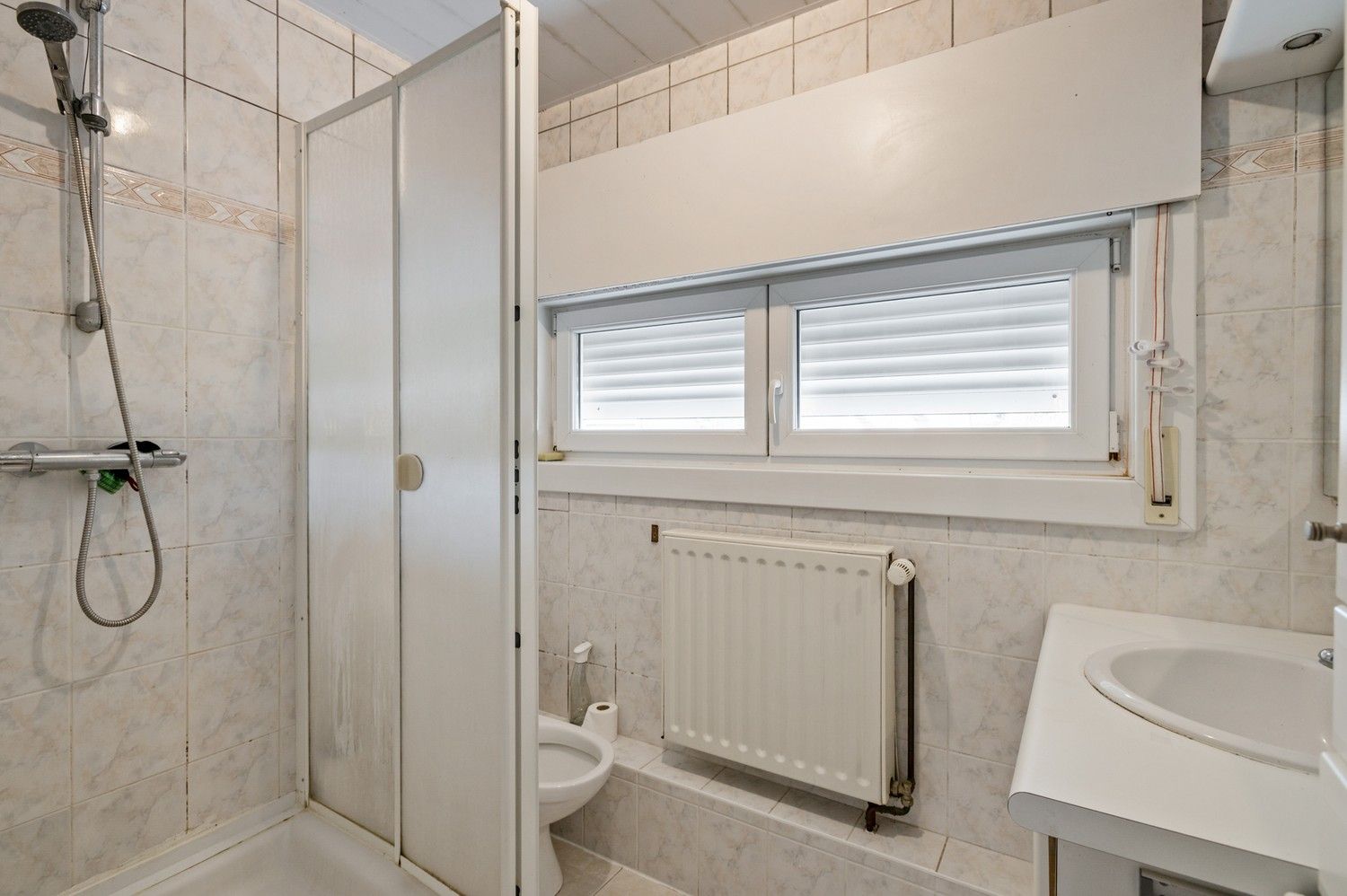 Op te frissen woning op toplocatie met 3 slaapkamers, zolder en kelder te Lier foto 13