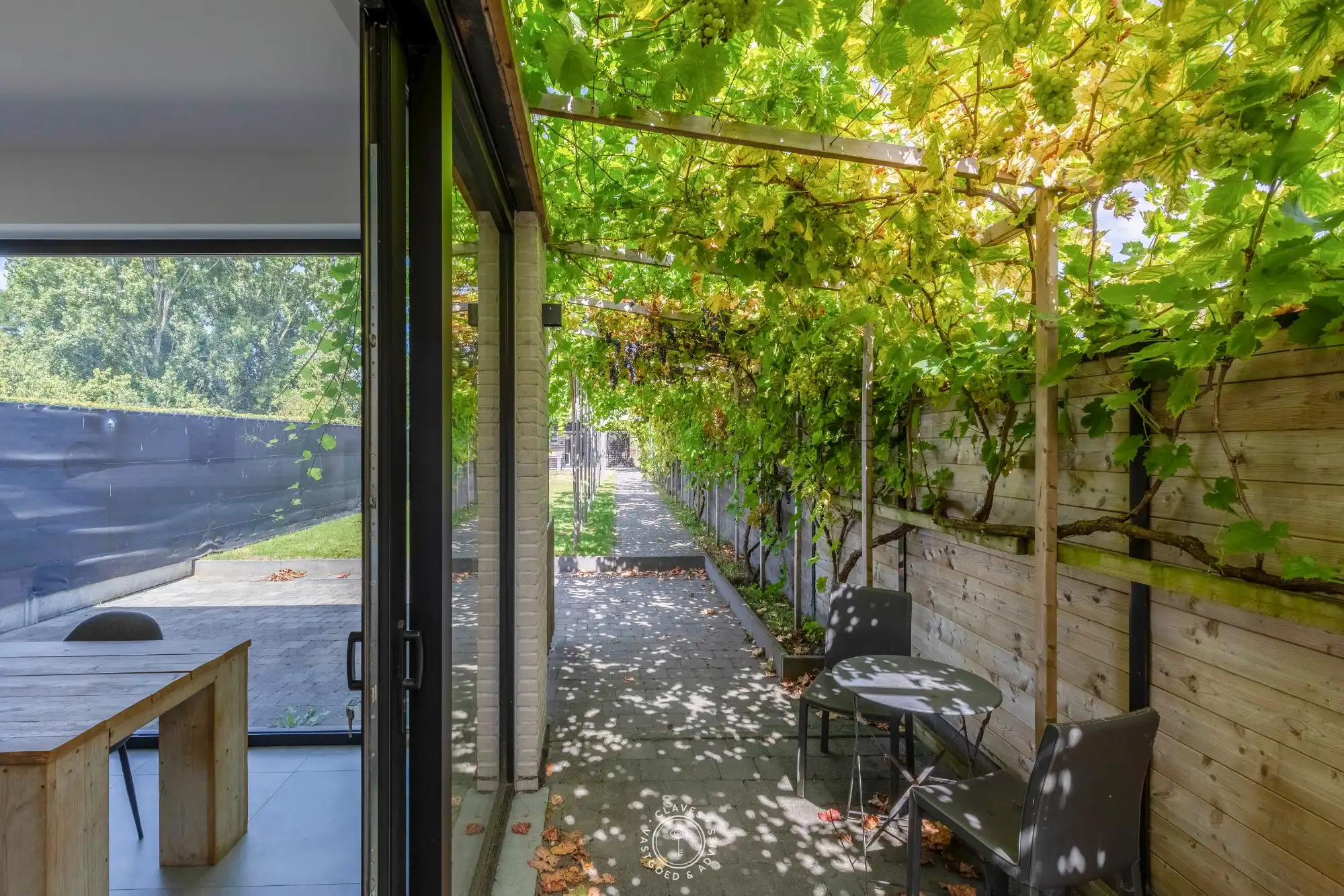 Volledig vernieuwde halfopen bebouwing in het geliefde Nieuwkerken foto 3