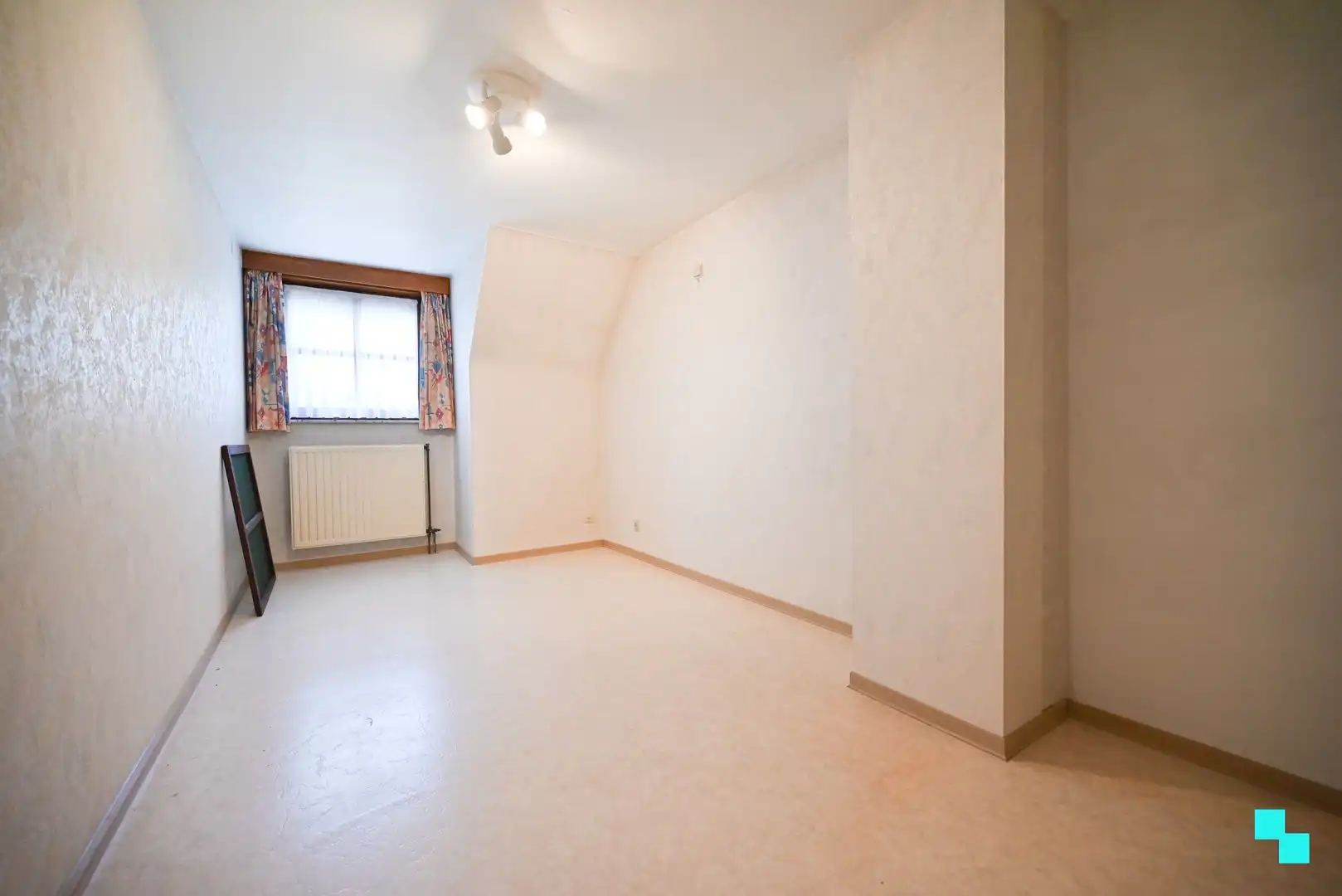 Verzorgde gesloten bebouwing aan kerkplein Bosmolens foto 29