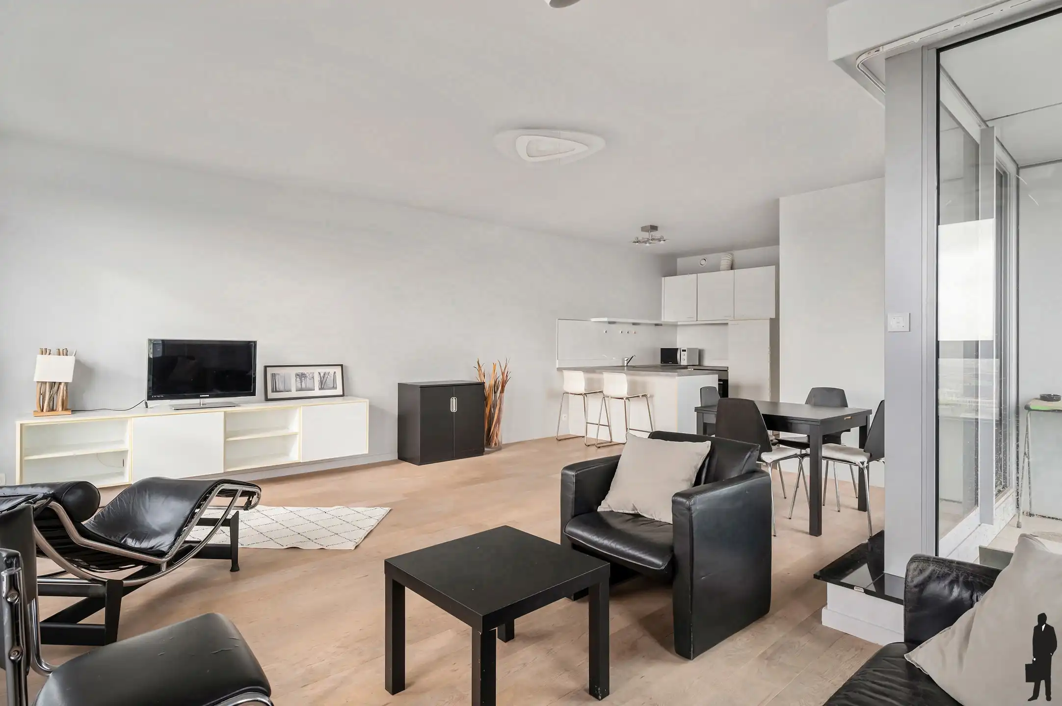 Exclusief tweeslaapkamer appartement op de 17de verdieping met panoramisch stadszicht foto 4