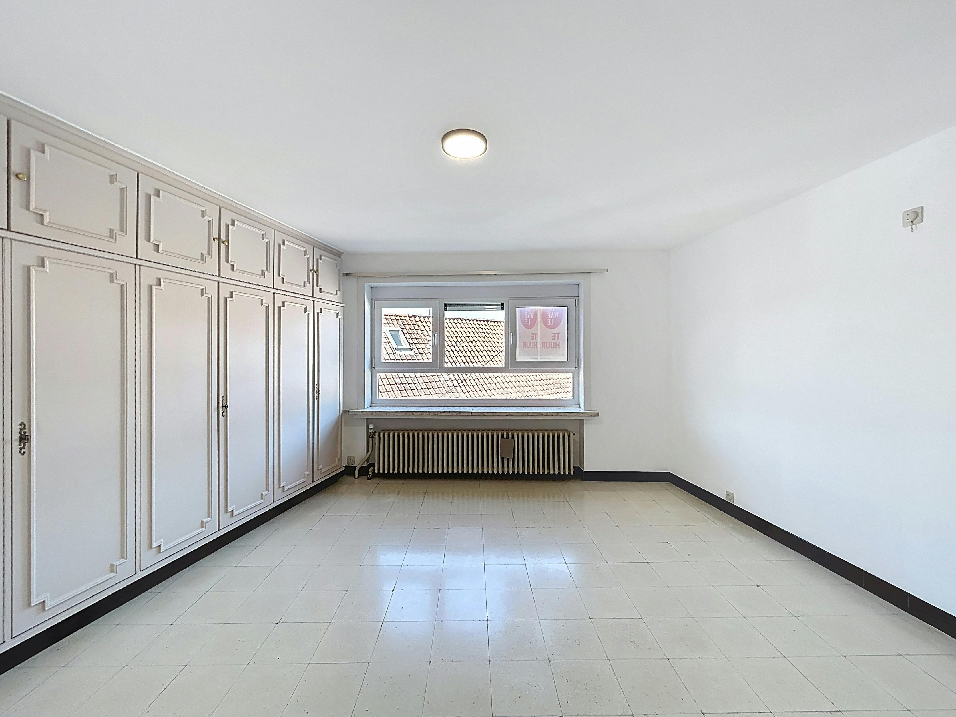 Ruim appartement met 3 kamers te huur in Kortrijk foto 11