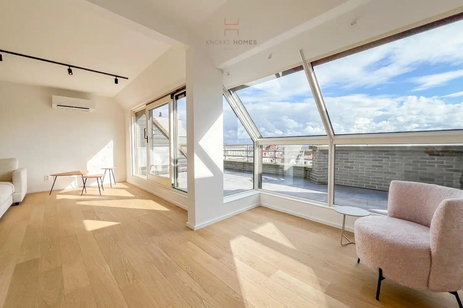 Ruim en lichtrijk appartement vlakbij het strand van Duinbergen foto 6