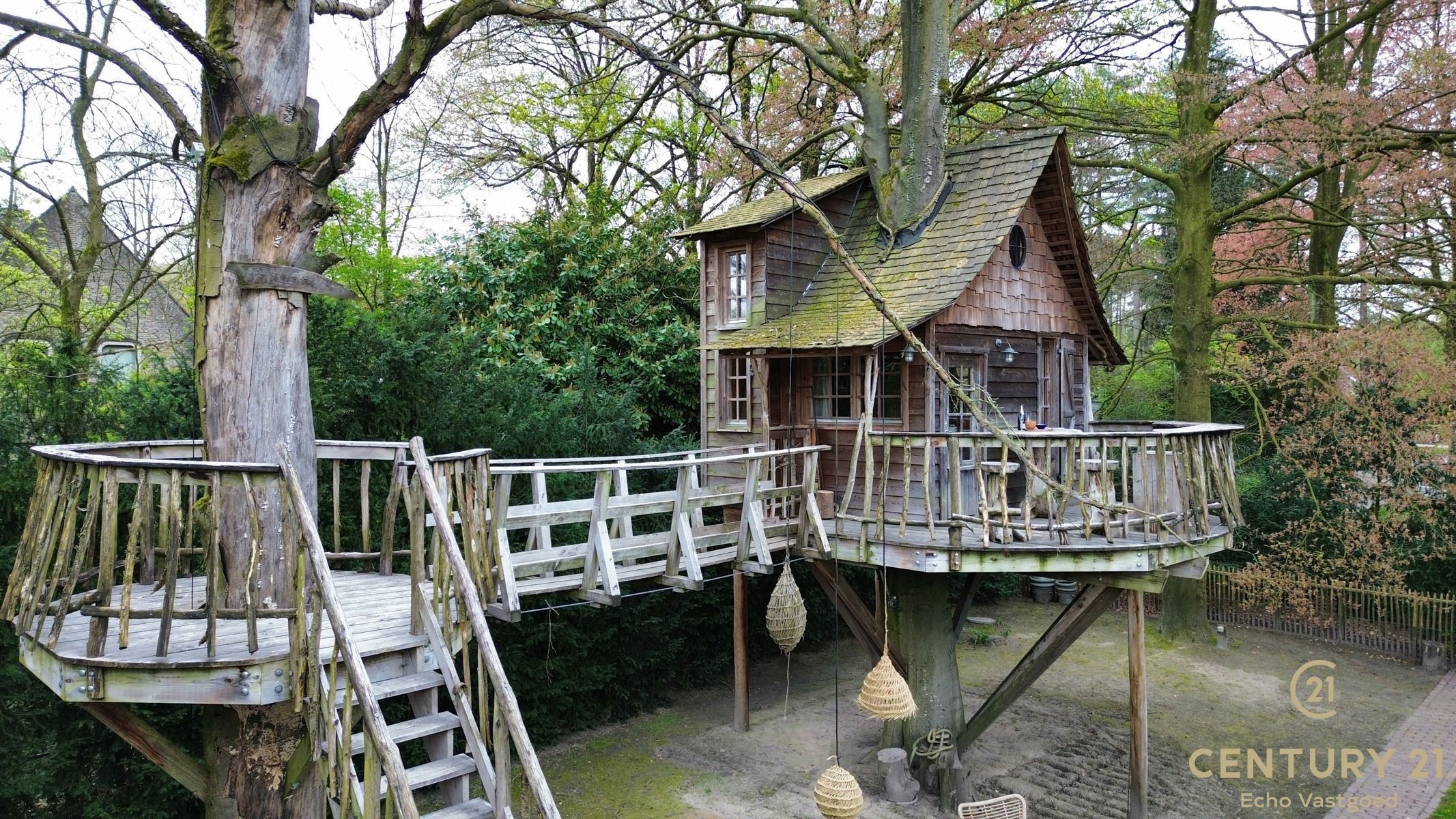  Luxueuze villa met boomhut op fraai hoekperceel van 2087m² foto 30